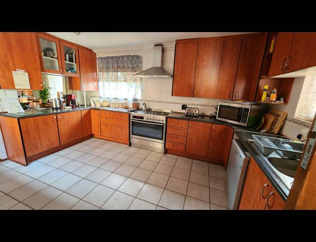 5 BEDROOM HOUSE SOLD IN MONTANA PARK